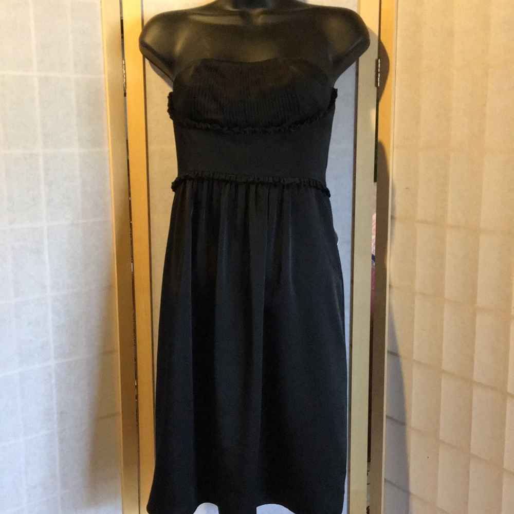 BCBG Maxazria semi-formal LBD Size 6 strapless